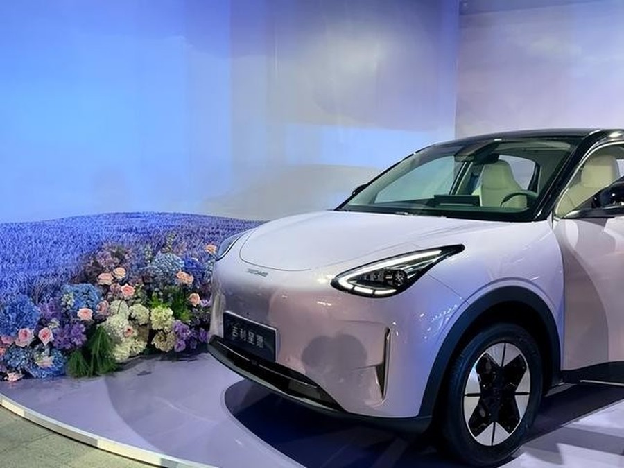 2026年8月乘用车零售销量榜单出炉，吉利星愿以39651辆的成绩直接拿下榜首。

一同公布的完整榜单显示，当月零售销量排名前十的车型，全部来自新能源阵营，没有一款传统燃油车入围，这也是今年内第二次出现这样的格局。

放在几年前，这样的榜单结构几乎不敢想象。那时候燃油车还牢牢占据着销量榜的多数席位，