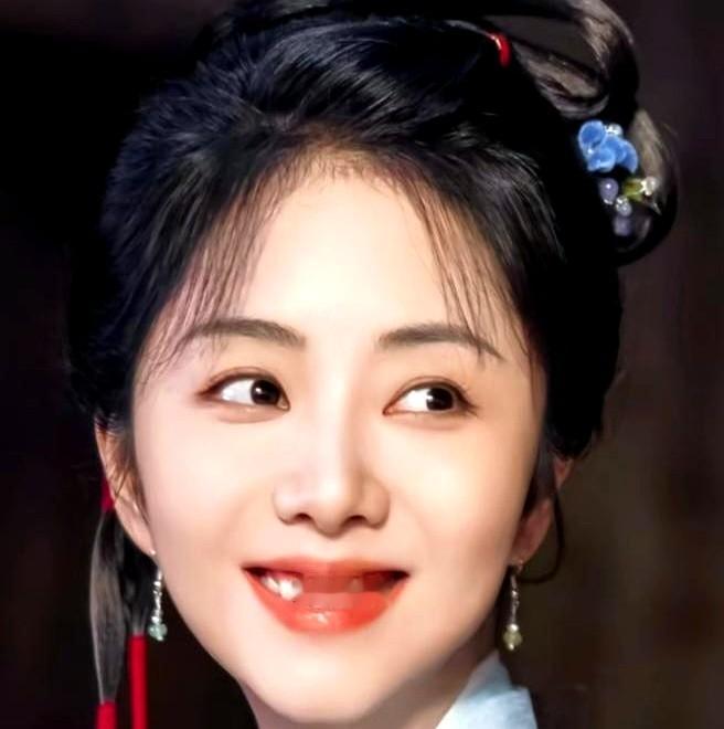 兰香和韩梁被关在箱子里，韩梁脱口而出：“多亏了许妹妹，不然我这辈子都毁了。”

新婚夜，兰香一巴掌扇在林锦歧脸上，从此两人分房睡。她恨他用圣命强娶，毁了她跟韩梁的青梅竹马。

后来韩梁高中探花，不少人替兰香可惜，说她错过了良人。可就是那个箱子里，韩梁想的是自己的仕途名声，兰香一个未出阁姑娘的清誉，他