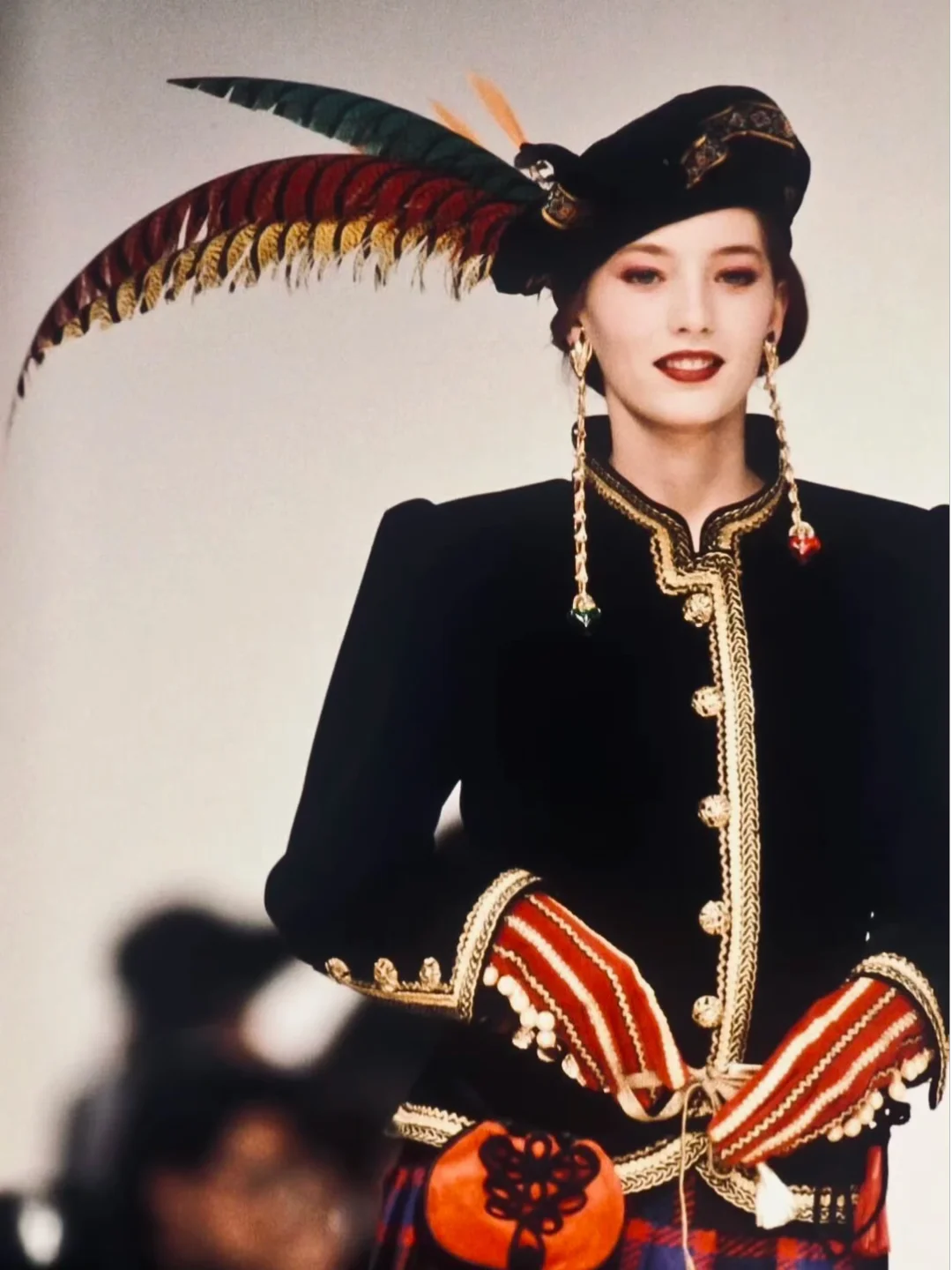 YSL90s高定🎩一顶礼帽撑起一个时代的精髓