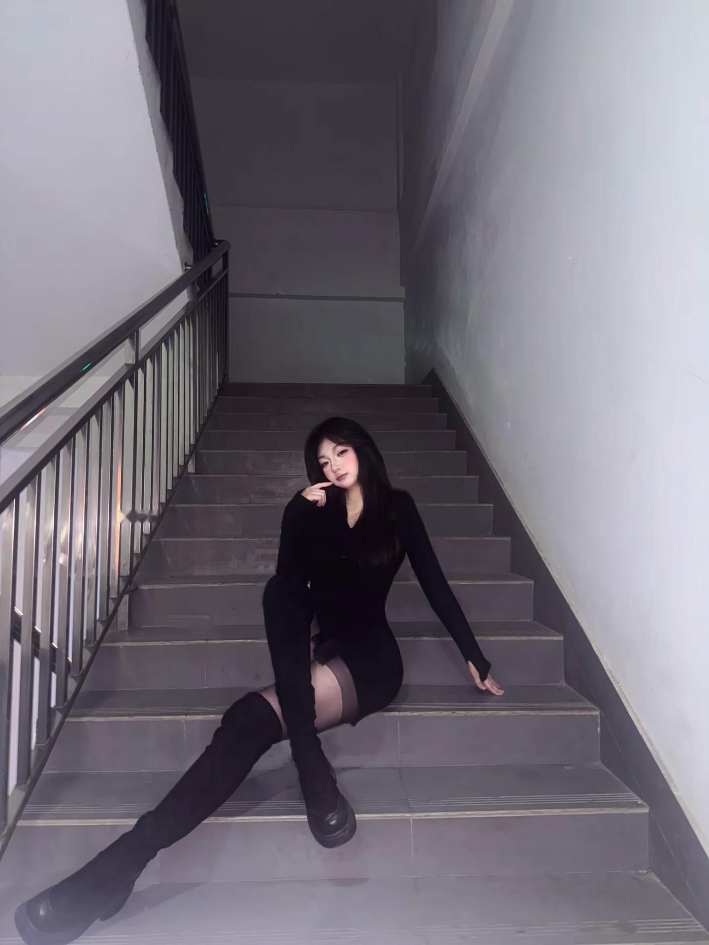 你说我手好小 打你脸刚刚好。