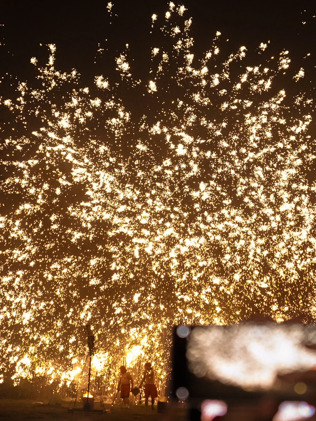 我在成都看到了，现实中的“火树银花”