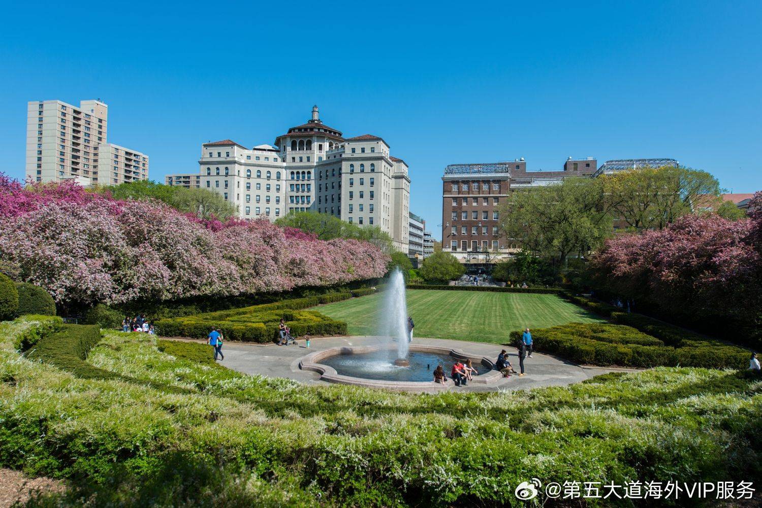#财经资讯#欧洲科技企业和政府人士近期纷纷表态，质疑一些美国人工智能（AI）企业以安全为由提出放缓AI研发是“出于私利”，认为其真正目的是为了巩固自身优势并打压竞争者。近日，美国多名科技企业家呼吁放缓发展AI前沿技术。其中，Anthropic公司首席执行官达里奥·阿莫代伊在一篇文章中说，考虑到安全 ​