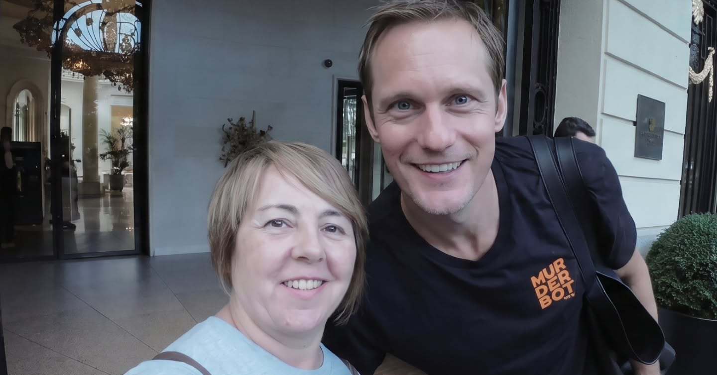 Alexander Skarsgård亚历山大·斯卡斯加德与粉丝最新合照[哇]

#alexander skarsgård# ​