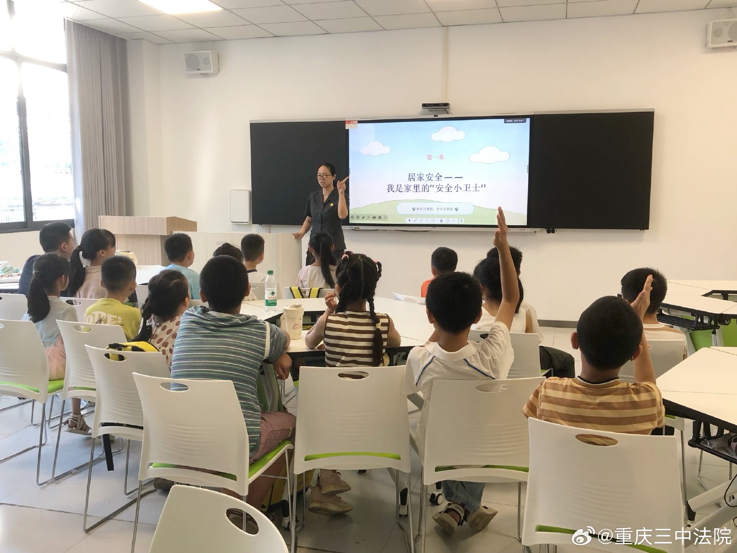 【“三法护未·杜鹃花开”暑期法治宣传志愿行活动圆满结束】今夏，市三中法院辖区两级法院依托 “三法护未・杜鹃花开” 志愿护未队，聚焦网络安全、防性侵、禁毒教育等重点领域，扎实开展暑期法治宣传志愿行系列活动，取得良好成效。 ​