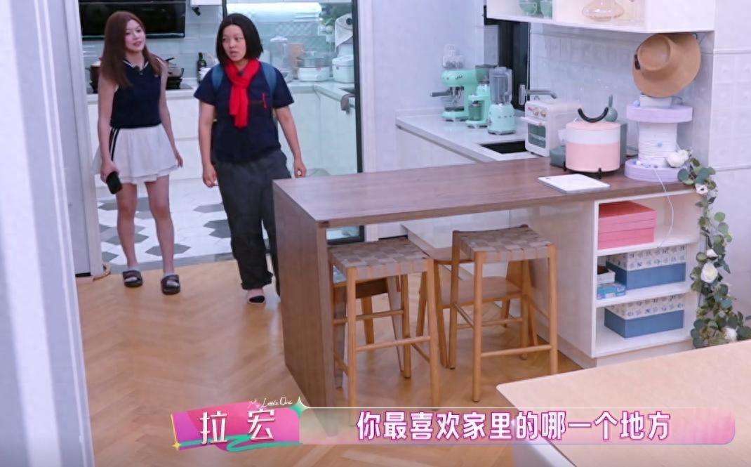 离婚一年后，陈妍希首晒北京300平豪宅！家里整洁如样板间，9年保姆揭露真相，钱全交给亲姐打理，婚姻只是锦上添花 ​