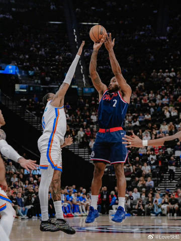 没打多久！伦纳德今天出战30分钟，投篮18中8，三分5中2，罚球4中2...