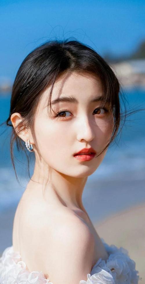 “捕风捉影”故事很精彩，电影的紧凑感，节奏感都很强，有老戏骨在，评分不...