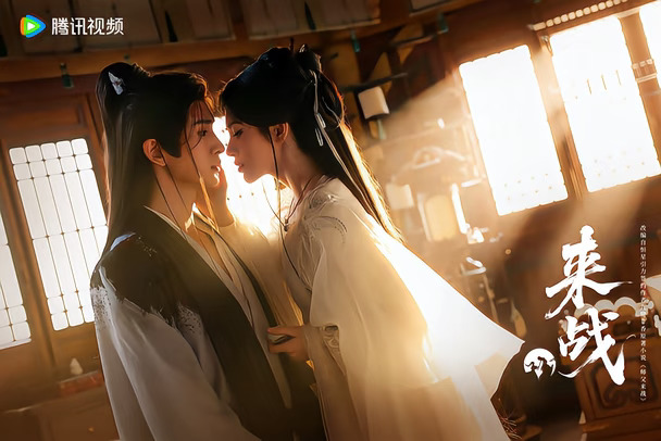鞠婧祎张云龙新剧咬脖吻剧照