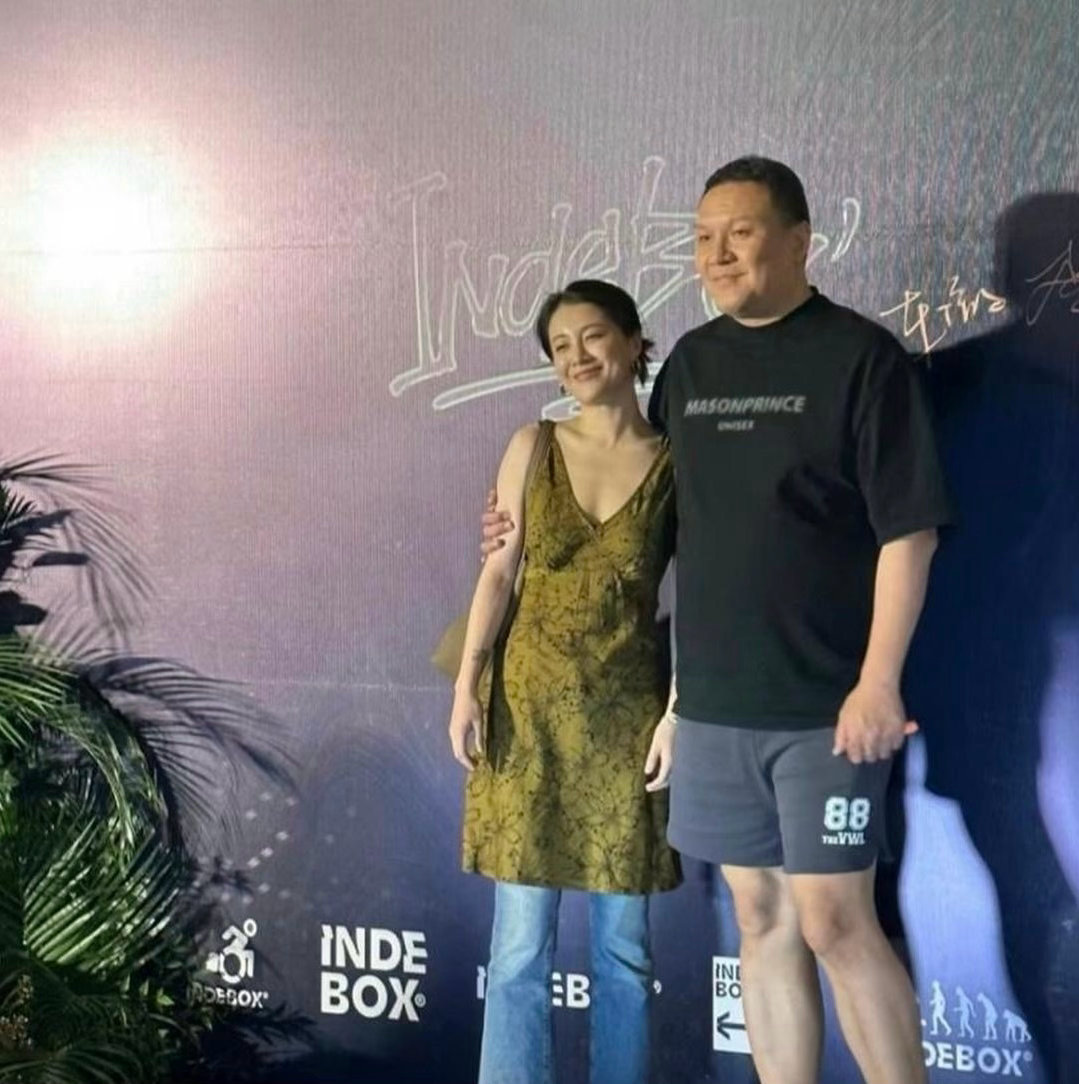 事实证明，头发放下来比束发好看 ​​​