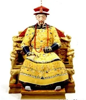 康熙：少年擒鳌拜、铁腕平三藩，他为何能开创“康乾盛世”？

在清朝历史上，康熙皇帝始终是一个极具代表性的帝王。

很多人提起他，第一印象往往是“千古一帝”“少年天子”“康乾盛世开创者”。

而如果放到整个中国古代历史来看，康熙也确实属于能力极强的一类统治者。

因为他面对的，并不是一个稳定成熟的