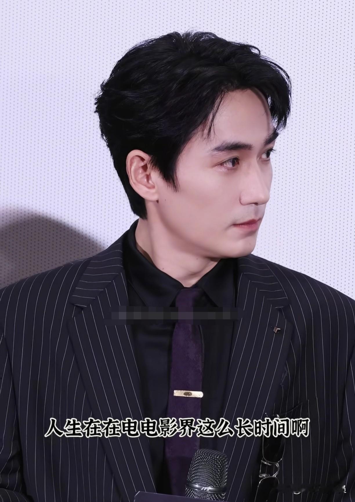 朱一龙有多优秀？听一听梁家辉是怎么夸他的！梁家辉说:“在电影界这么长时间，能遇到这样的对手，此生无憾！”

梁家辉对朱一龙的高度评价，直接把粉丝看破防了。

梁家辉在电影圈沉浮几十载，能对后辈说出这番话，足见他对朱一龙的专业素养和刻苦精神有极高的认可！

从默默耕耘到大银幕发光，朱一龙用一部部硬核作