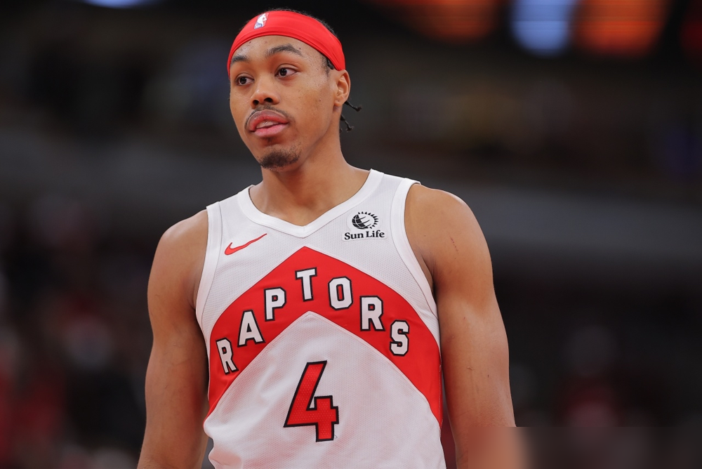 你以为哈登只会后撤步？他用5分钟把猛龙的核心巴恩斯打到板凳席上，靠的根...