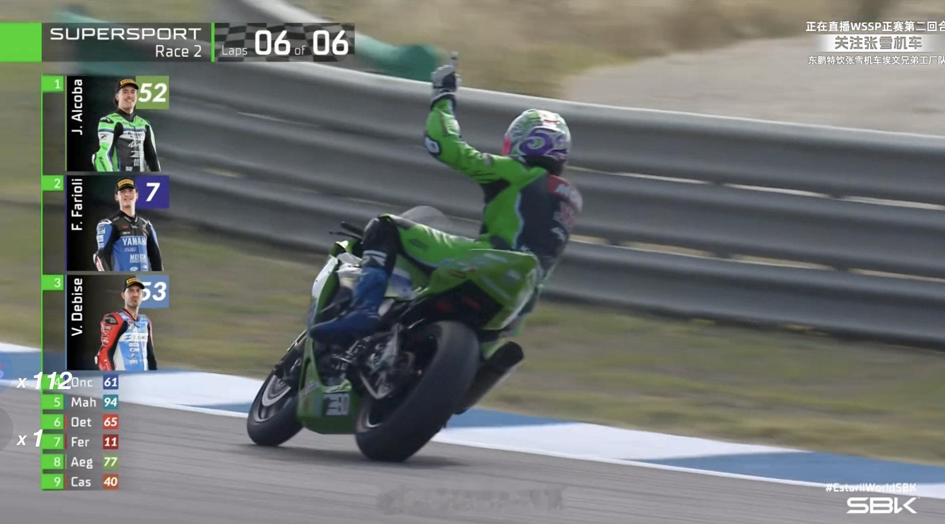 WSBK 葡萄牙站第二回合正赛情况不断。在经历过一次红旗重新起跑后，德比斯最终抓住机会第3带回，拿到了来之不易的领奖台。卡里卡表现的稳扎稳打，第12带回。先恭喜德比斯年度亚军已经到手，厂商季军还有悬念不知道能不能保住。#张雪机车# ​​​​