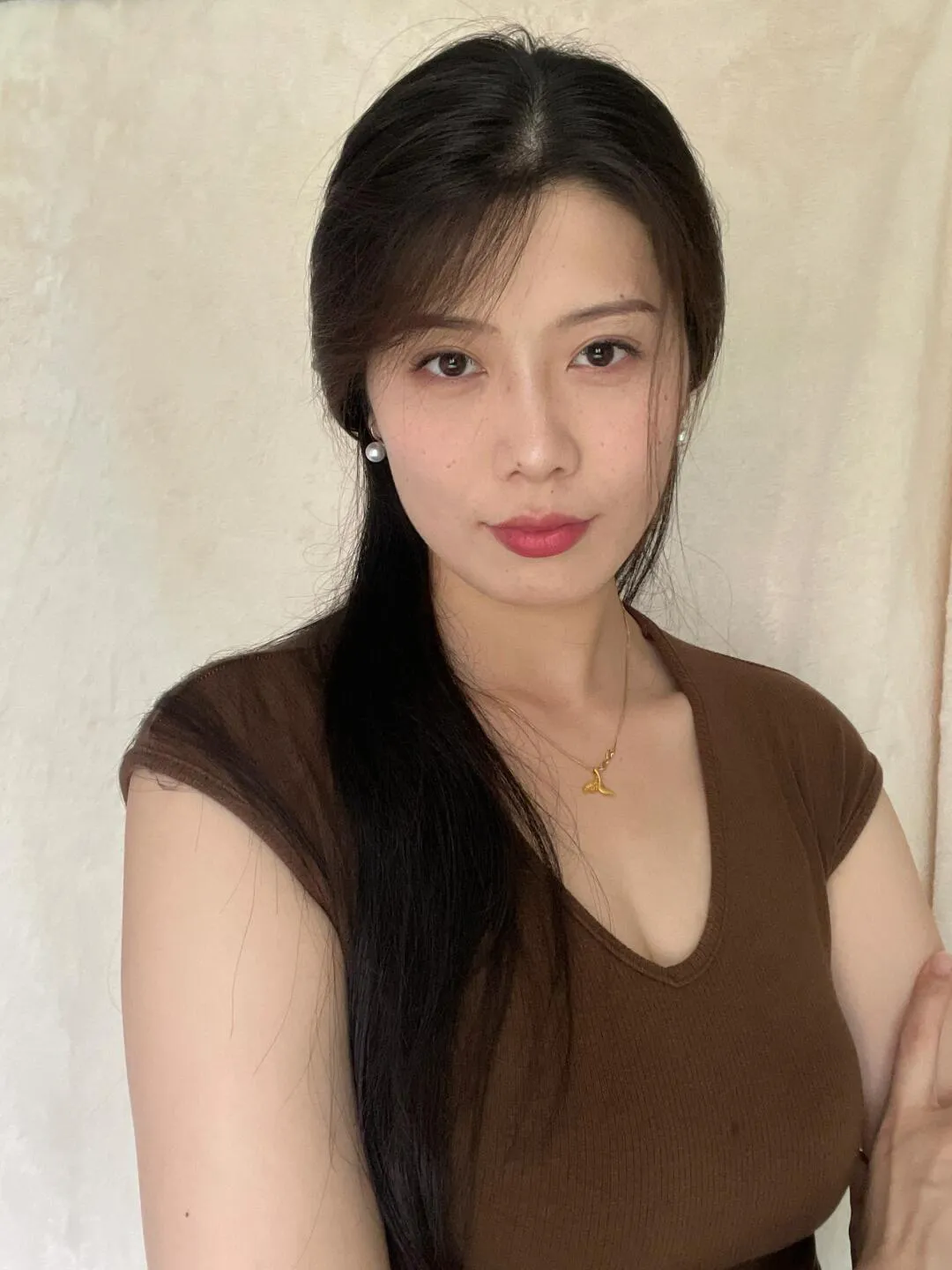 48岁仍韵味十足，她活出了知性大姐姐的天花板   在大众的刻板印象里...