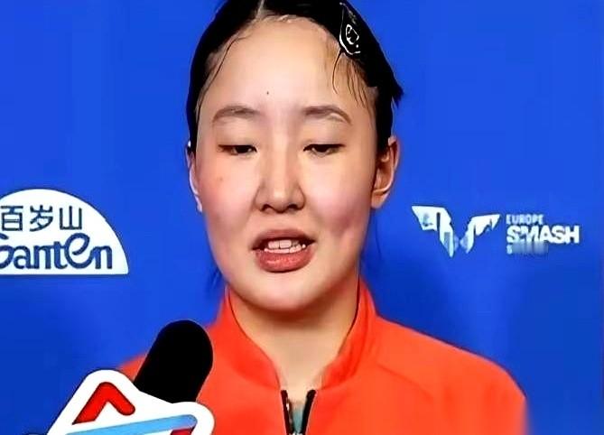 亚运会乒乓球女单签表刚刚落停。网上的球迷群直接刷了屏，所有人都在盯着同一个名字：张本美和。
这一次，她没躲过去，直接一头扎进了孙颖莎所在的半区。
以前的比赛，这小姑娘的签表总让人觉得有点“玄学”。翻看之前的对阵记录，她经常能奇迹般地绕开孙颖莎，更多时候是去跟王曼昱隔网相对。
跟王曼昱打，张本面对的是