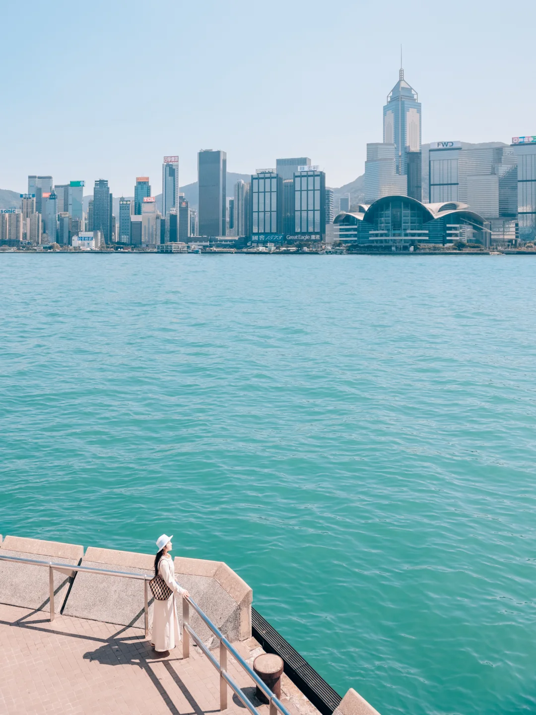 香港的美，一半藏在维港的风里