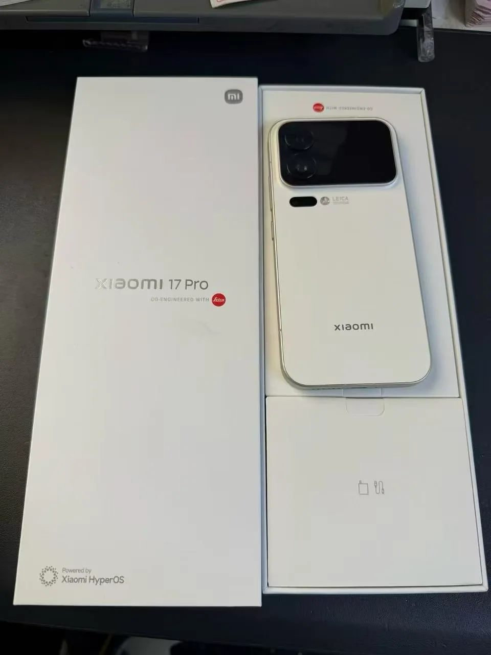 出小米17pro 12+256白，6月买，充新靓机💰3XXX