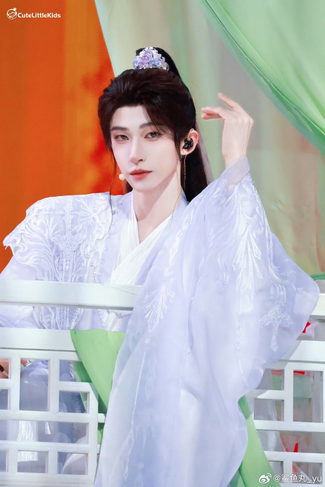 #刘宇# ly#刘宇全能艺人# 
不能去演唱会的留守鲨就这么在家偷吃

刘宇​