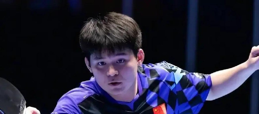 林诗栋亚运3金1银零封王楚钦，退休恩师转头带朱雨玲连拿两个冠军——那个砌承重墙的人，从来不在灯最亮的地方
名古屋亚运会男单决赛，32分钟，四局比分11:5、11:8、13:11、11:5。世界排名第八的林诗栋，把世界第一王楚钦打得几乎没有还手之力
而就在半年前，林诗栋还被描述成“像突然被抽走了导航的