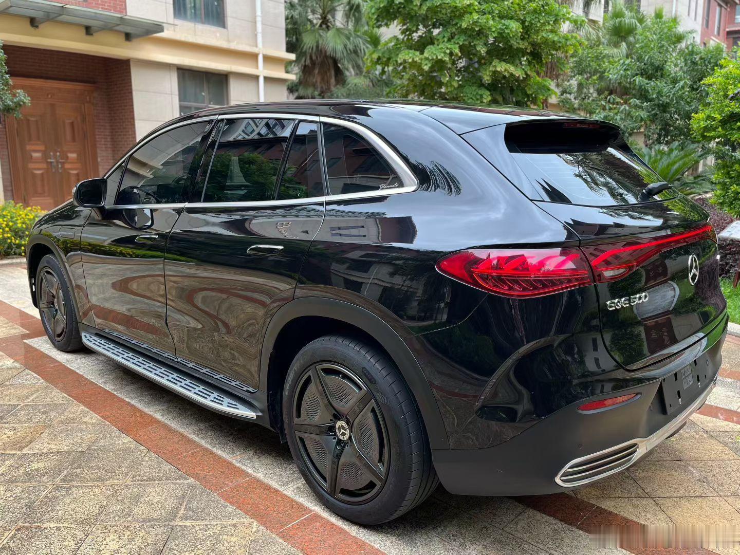 奔驰EQE SUV 2024款 500 4MATIC 豪华版
2024年7月落户  安全行驶32000公里
全车原版原漆带车衣 纯电续航609km
#柏林之声 #HUD抬显 #座椅通风加热 #奔驰[超话]##奔驰# ​