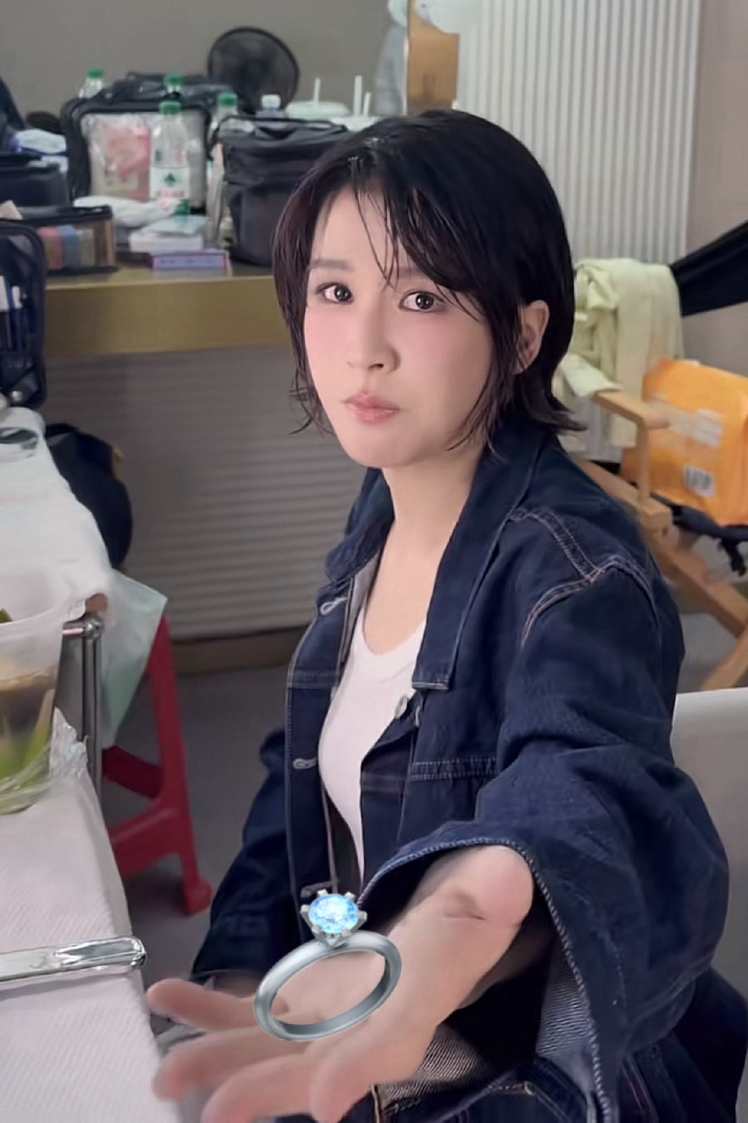 正吃饭呢 她突然就把钻戒💍掏出来了 我只好嫁啦[女孩儿] ​