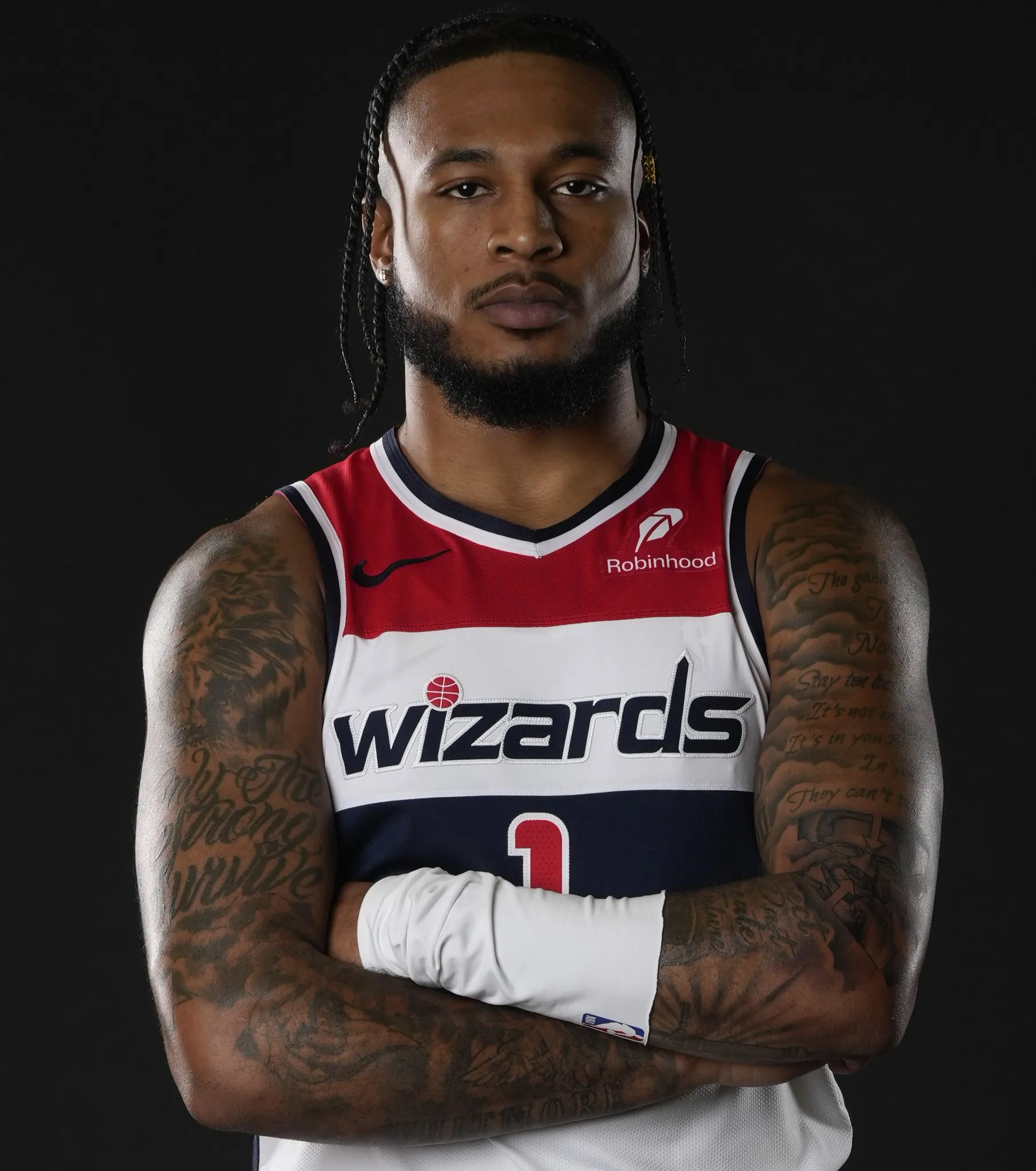 惠特摩尔加盟骑士联手哈登，一个运动能力出色锋线



骑士送走曼恩，得到惠特摩尔，惠特摩尔是个出色得分手，火箭选中的天赋怪，有哈登这样传球大师，惠特摩尔有望打出好的表现，骑士太需要可以打快攻，可以空接的锋线，沃特森和惠特摩尔补强这一点。
