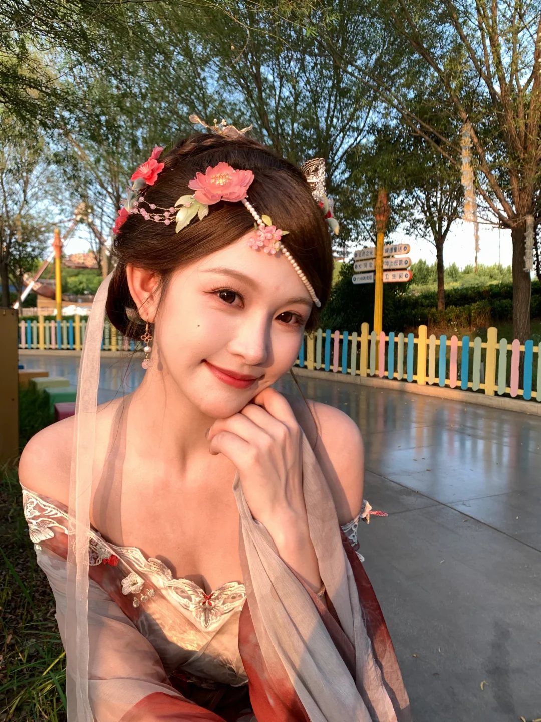 今天的妆造我好爱呀呀 有点像那谁..