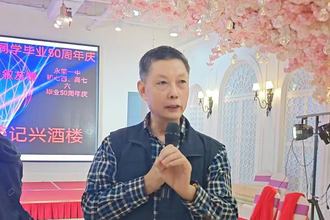 体育强则国家强，正是国家发展好了、实力上去了，我们的体育事业才能蒸蒸日上。看着健儿们奋力拼搏，我深深感受到国家的进步与底