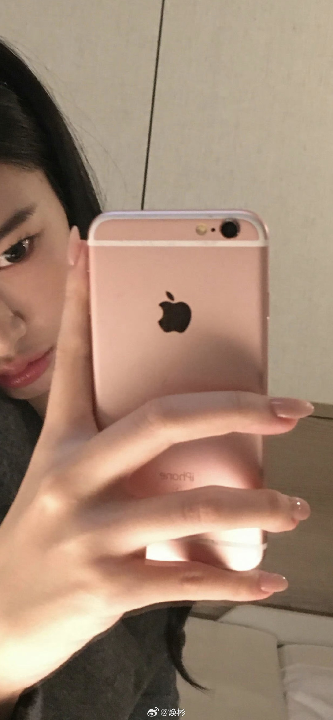 还是以前的home键iPhone有意思！ ​