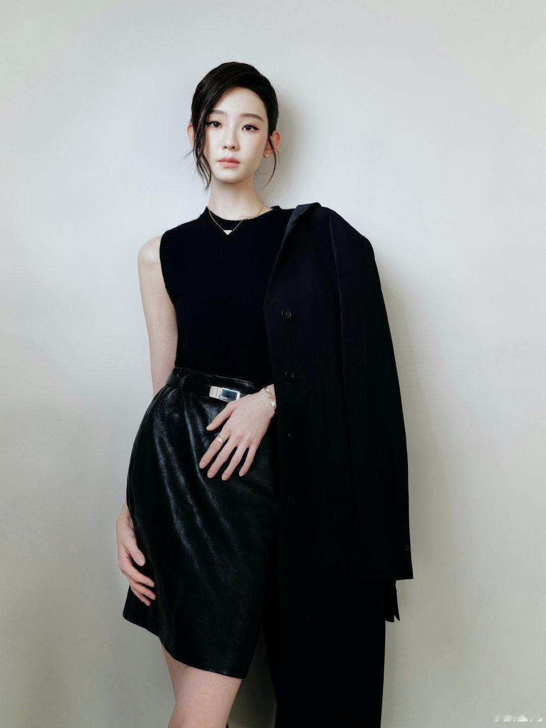 #张艺凡[超话]# 愿你能被很多人喜爱，满腔热忱去展望未来ℳ𝓎 𝓉ℯℯ𝓃𝒶ℊℯ𝓇𝓈 𝒶𝓇ℯ 𝒻ℴ𝓇ℯ𝓋ℯ𝓇 𝒾𝓃 𝓁ℴ𝓋ℯ ​