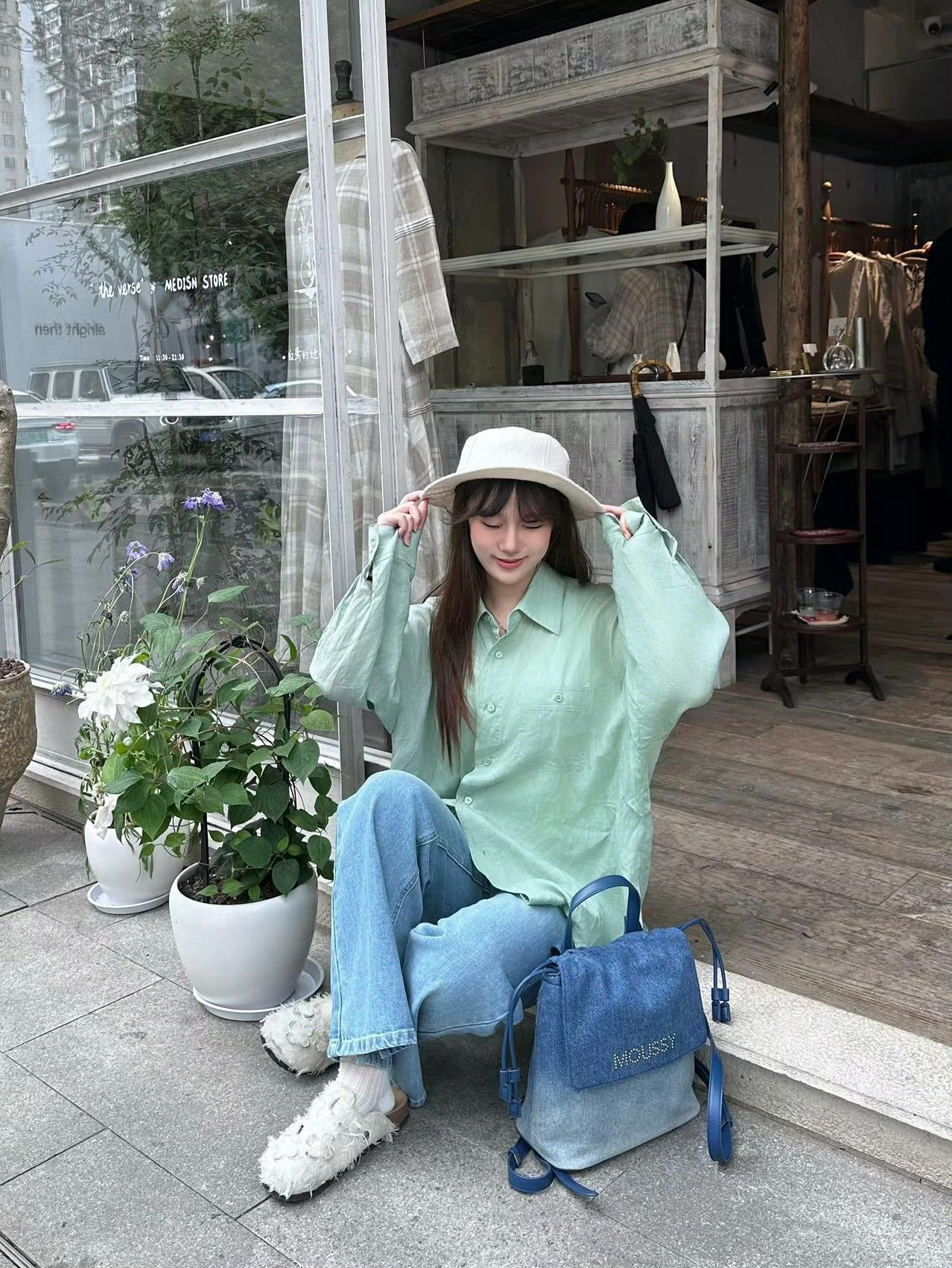 薄荷绿和浅蓝，是夏天的专属配色💚探店、咖啡、慢节奏舒服的穿搭，和舒服的一天 ​​​