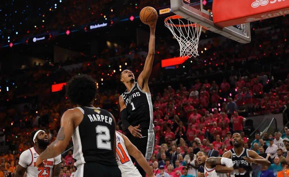 明日NBA总决赛G2即将打响，马刺继续主场对阵尼克斯，目前尼克斯大比分...