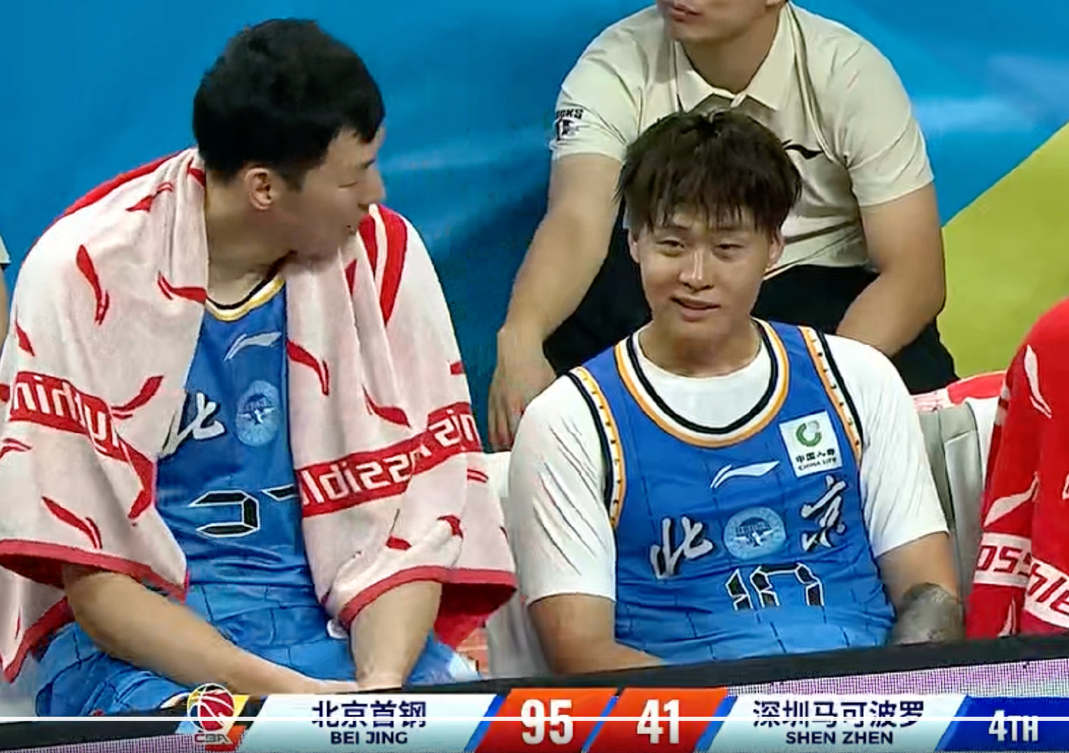 #北京男篮vs深圳男篮##cba# 
北京男篮领先深圳50多分😱周琦、赵睿在替补席很轻松 ​