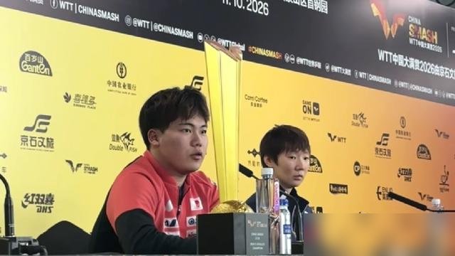 19岁，把张本美和“甩了”，转身就登顶世界第一。日本乒协这步棋，够狠。
松岛辉空，刚在WTT中国大满贯上4-3逆转林昀儒，把男单冠军揣兜里。紧接着国际乒联更新排名，6930分，男单史上最年轻的世界第一。之前那纪录，是林诗栋的。
日本队扭头就把混双拆了，张本兄妹自己搭伙去。松岛不兼项了，洛杉矶周期