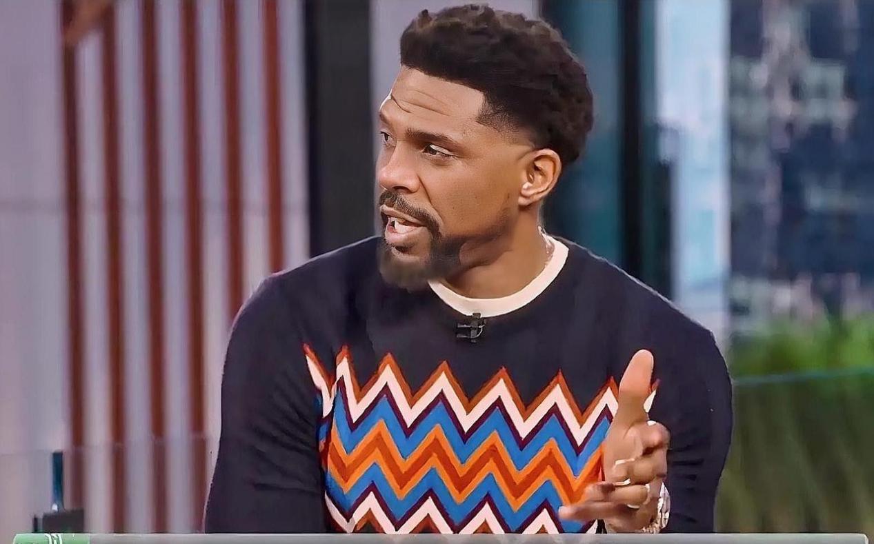 别再骂字母哥“强行复出”了，他根本就没回来。 4月9号，一声脆响，字母...