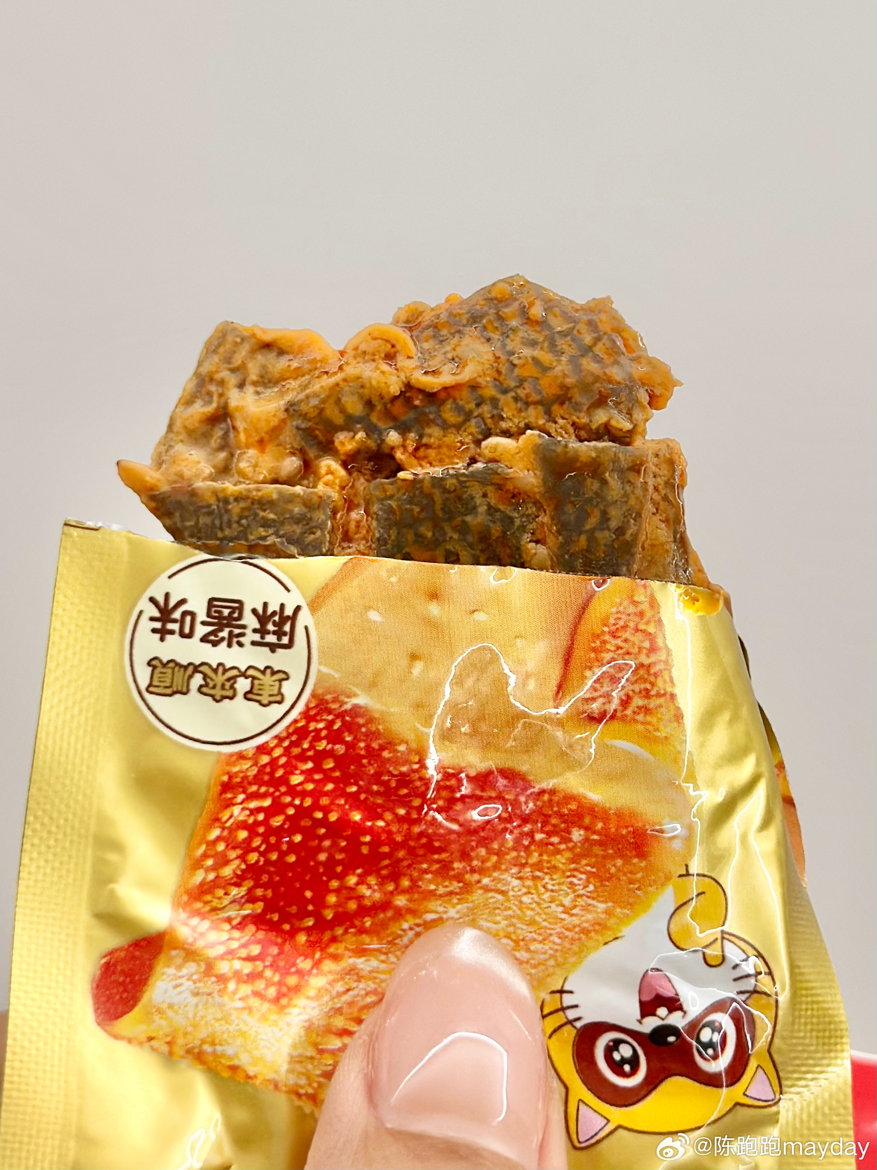 我的美食日记我的宝藏食谱在家吃饭有多快乐 谁懂！本来囤麻酱素毛肚是想当看剧小零食的，结果今天炒螺蛳粉顺手倒了几包进去，太绝了！口感Q弹脆爽，那股子老北京麻酱风味的醇厚底味，和螺蛳粉意外地搭！口感直接提升一个档次！东来顺麻酱味更过瘾哦  ​​​