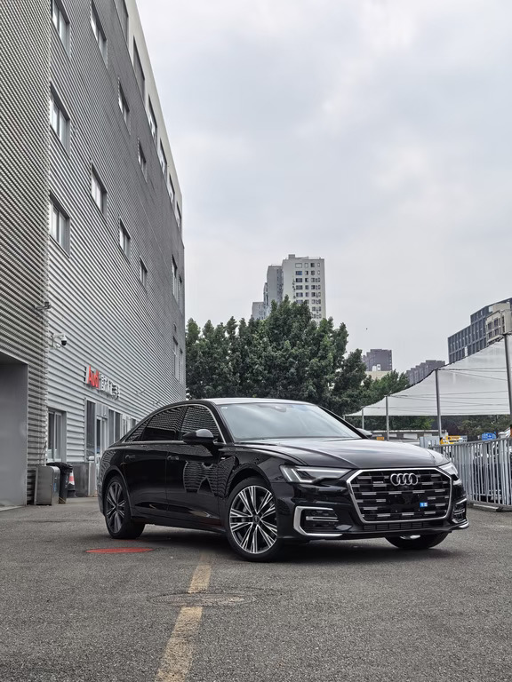 今日交付 - C8 A6L