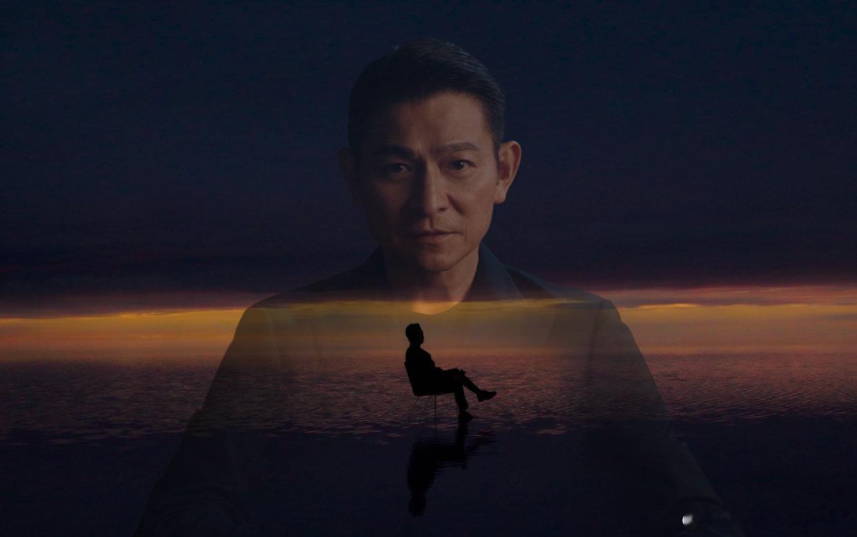 #刘德华华为展翼三折叠# 匠心遇匠心，非凡映非凡。刘德华数十载精益求精的终身修行，与顶尖工艺打造的尊奢旗舰深度契合。不囿于现状，不止于突破，二者在创新中共鸣，携手奔赴极致非凡。 ​