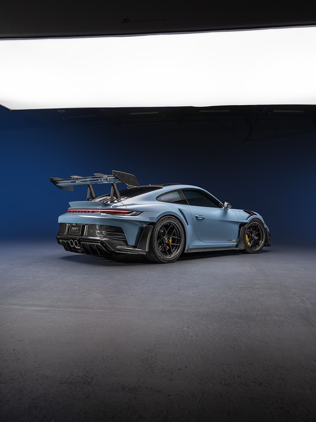 保时捷911 GT3 RS，采用定制保时捷专属PTS车漆——纳什蓝，全...