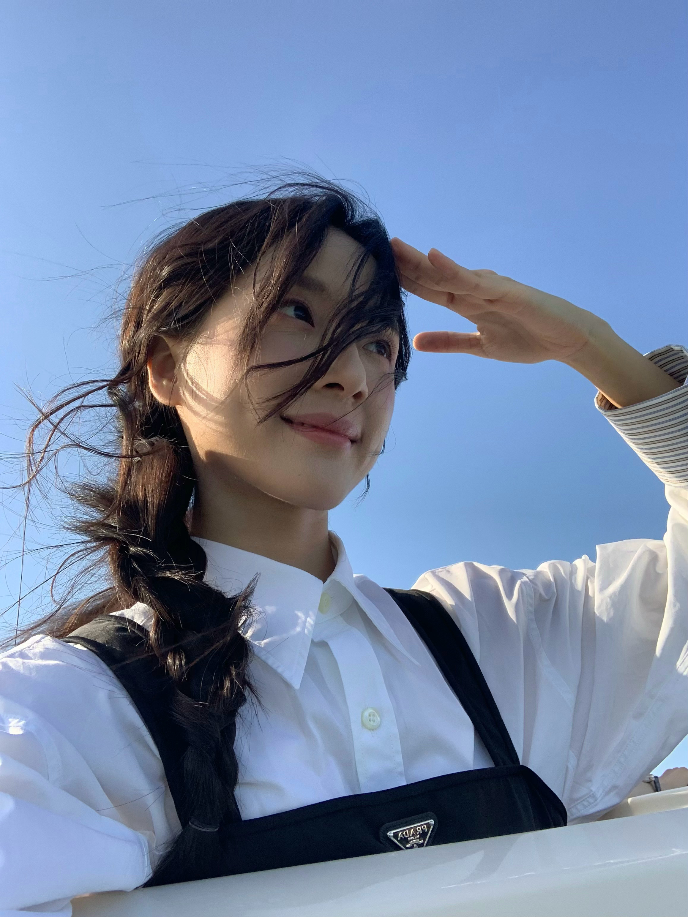 #演员李思潼[超话]#  

：偷到了🍟的手机🤫

​