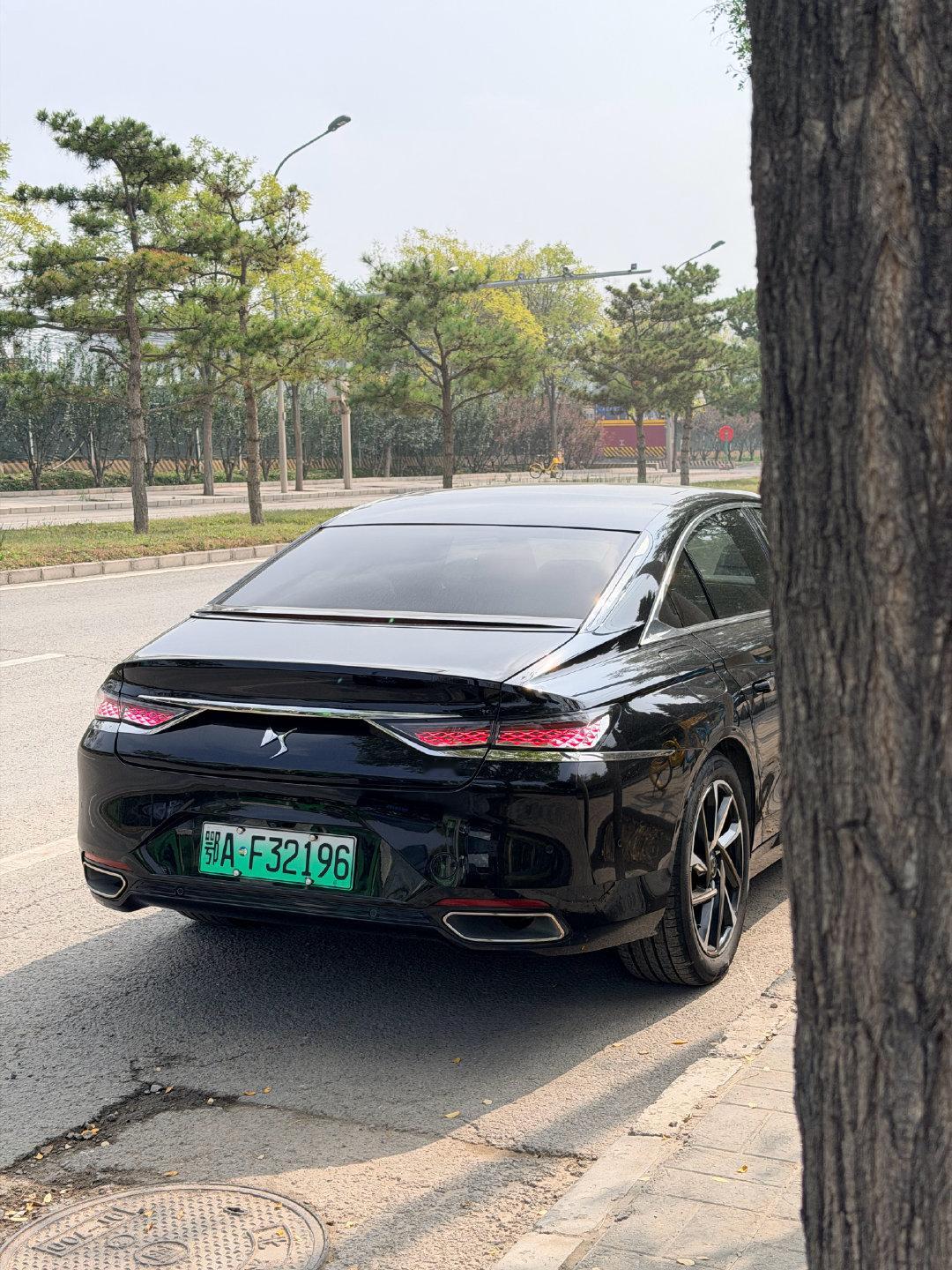 都400V平台
奕境X9 偏后驱的四驱 双腔空簧 华为辅助 29
小米N90 偏前驱的四驱 单腔空簧 小米辅助27
怎么选！？  ​