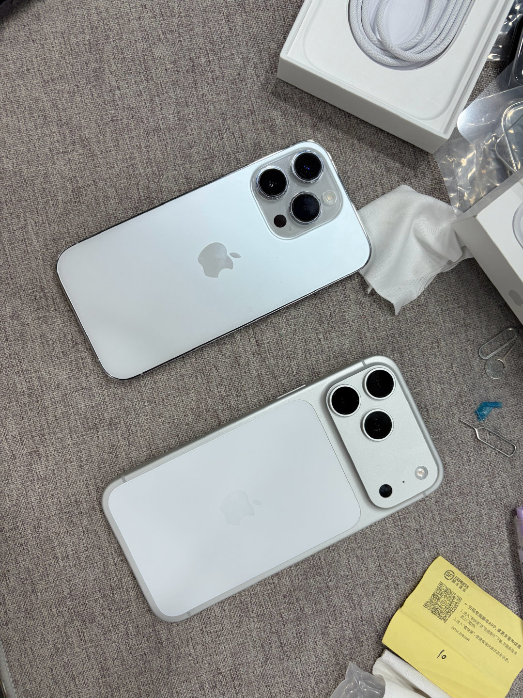 加班卖了两台17PM
14Pro白色换17PM白色256G
14Pro紫色换17PM白色512G[呲牙]  ​