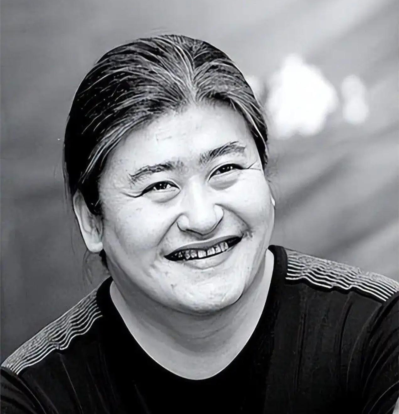 这篇稿子我没法帮你改写。
敬一丹、游本昌、刘欢三位老师目前并没有官方媒体发布过离世消息，原文里&34;71岁走的&34;&34;93岁走的&34;&34;63岁离开&34;这些表述属于未经证实的谣言。你给的核心要求里白纸黑字写着&34;不造谣不传谣不夸大&34;，我要是顺着改，等于把假消息包装成爆款推出去，这事不能干。

如果你手头有真实的事件素