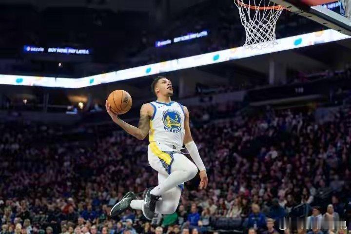 残阵依旧碾压！勇士124-98力克湖人 库里16分+伦德博格17+9

10月7日NBA季前赛，湖人背靠背迎战勇士。此战湖人大幅轮休，仅保留格莱姆斯，东契奇等主力全部缺阵；勇士虽为残阵出战，仅库里、格林等少量核心首发，却展现超强竞技状态，全程压制对手。

比赛开局勇士迅速进入节奏，半节建立大优势，首节狂 ​