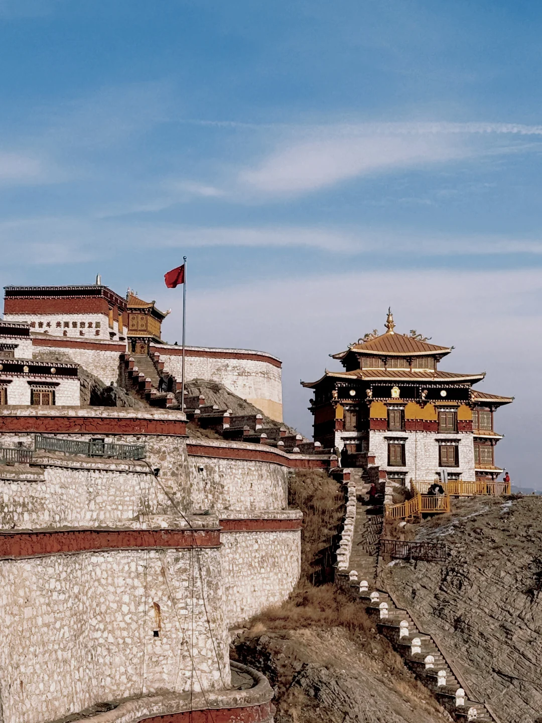 乌海“小布达拉宫”，山崖上的寺庙，太震撼了🙏