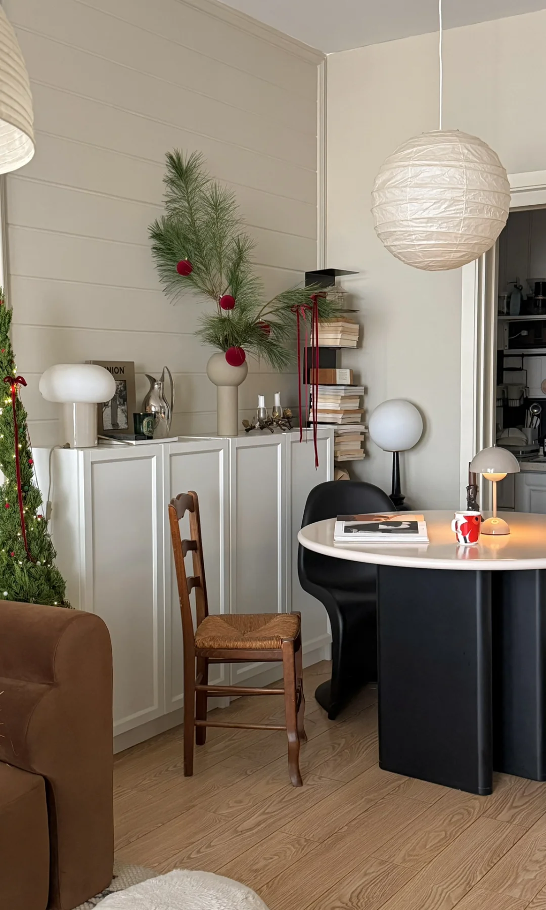 用一把松枝装扮出家的圣诞氛围🎄