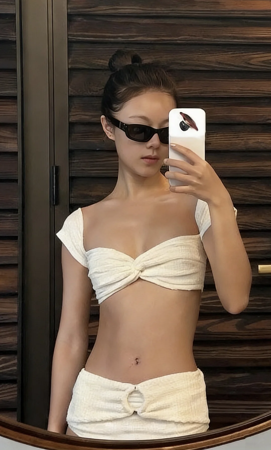 赵今麦在海边，明媚又鲜活的麦麦！