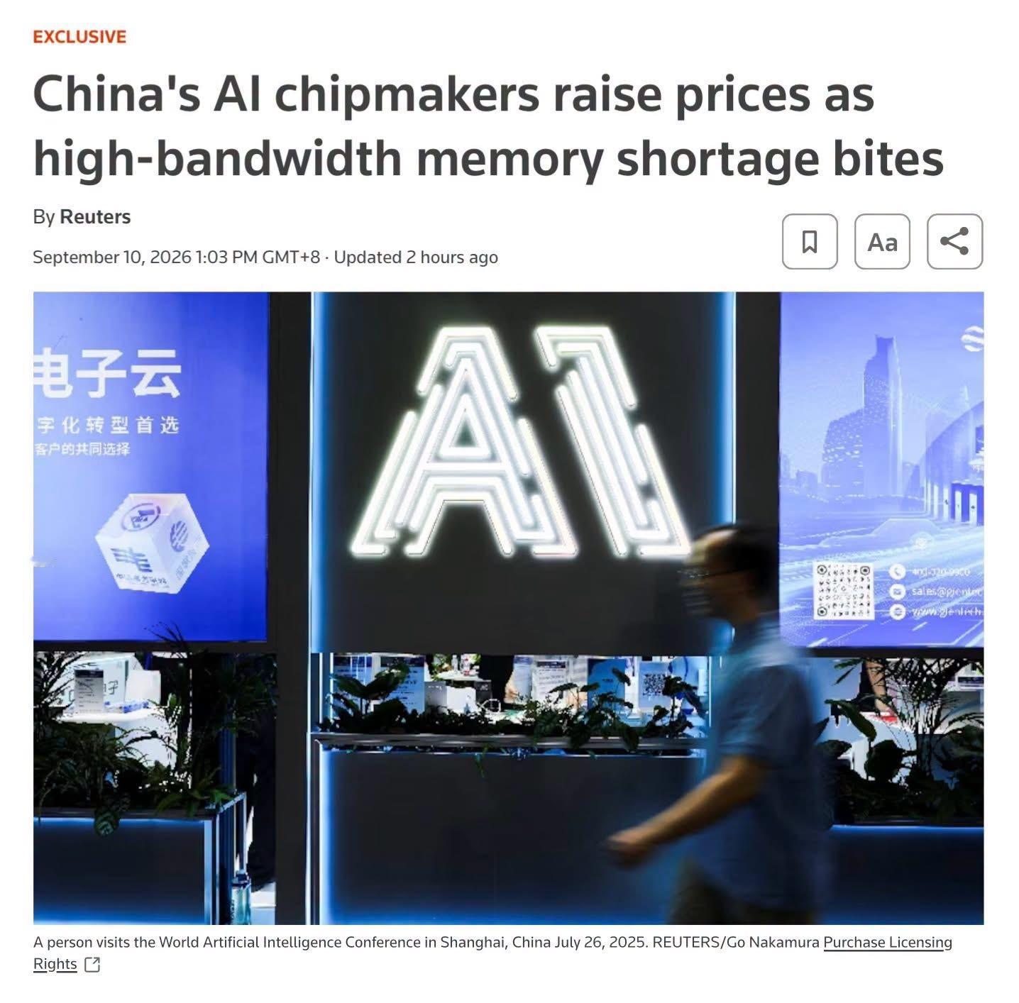 国内算力市场正在出现明显的国产溢价。消息显示，华为旗舰AI加速芯片昇腾950DT三个月内建议售价上调约60%，单颗报价来到25万元，价格已经接近英伟达B200。

核心逻辑很简单：国内AI智算中心需求爆发，但国产高端芯片供给跟不上。DeepSeek计划在内蒙古大型数据中心部署至少16万颗高端昇腾芯片，项目落地 ​