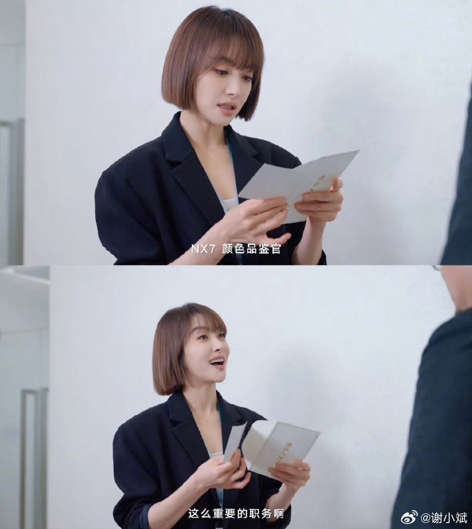 #宋茜称东风日产NX7实车好看十倍#宋茜作为东风日产NX7的品牌代言人，还亲自参与敲定了这两款特色车色。
紫色氛围感拉满，随着光线流转，底色里会慢慢透出淡淡的蓝，色调灵动不呆板。绿色更有巧思，车漆里面藏着细碎闪片，阳光扫过的时候闪闪发亮，仿佛星星落在车身上。

听说每一款颜色都反复调试二十多次，一点点打磨色号与质感。也难怪宋茜亲眼见到实车后，直言比图片好看十倍。
愿意在车漆这种细节上用心打磨，这份细腻很加分，氛围感满满的配色，特别契合追求精致审美的年轻人。#东风日产NX7#
