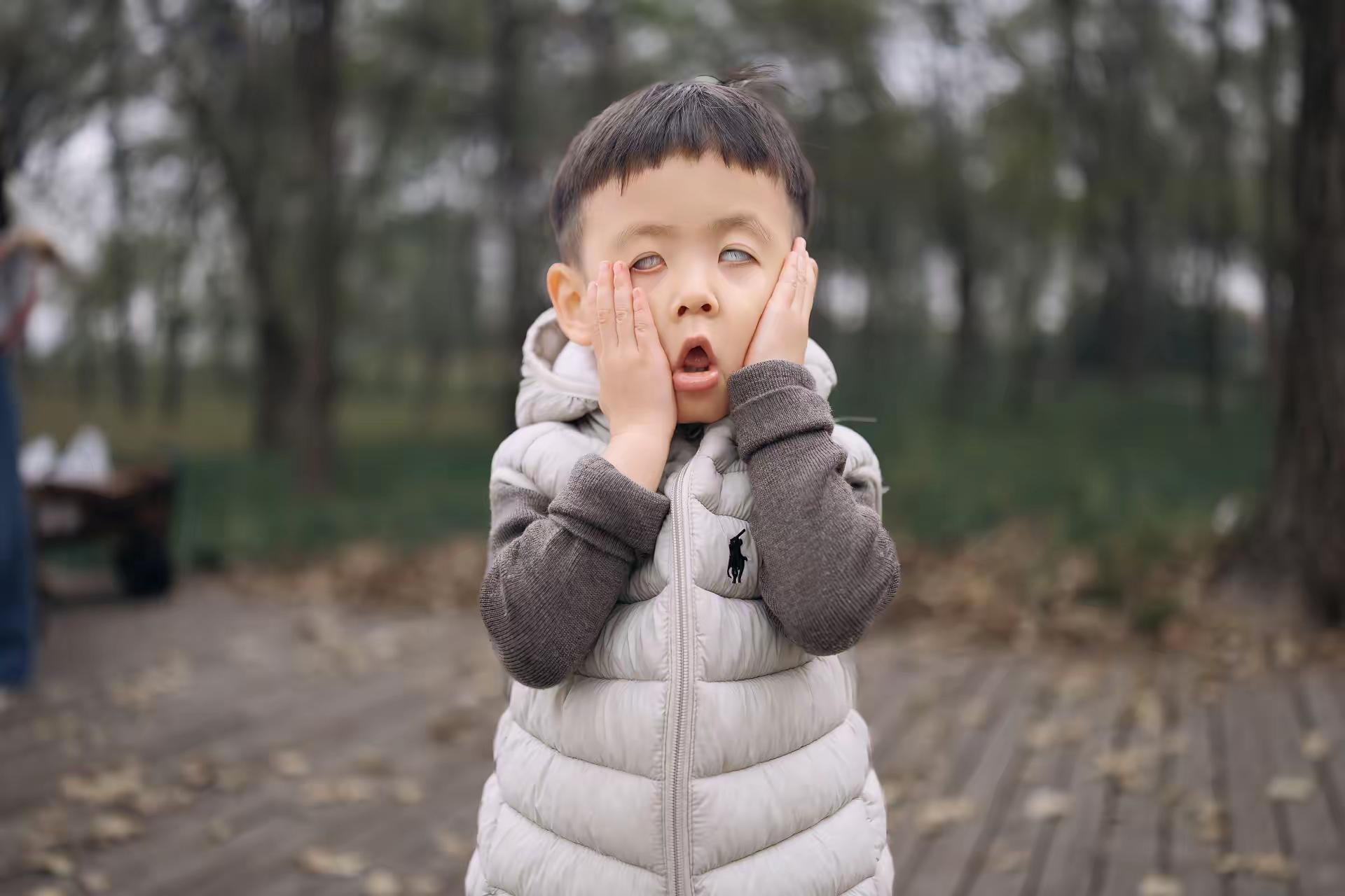 即使身边世事再毫无道理，与你永远亦连在一起。镜头下的我们